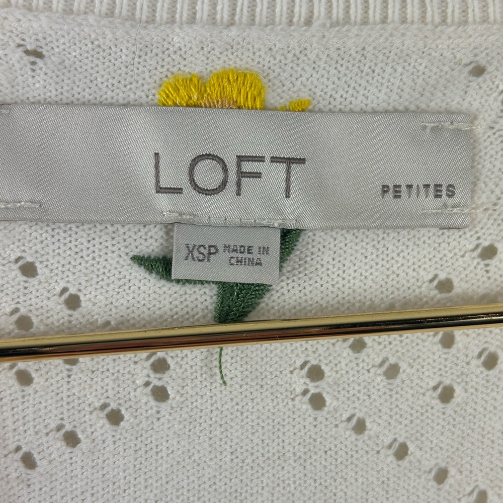 Loft Floral Draped Sleeve Sweater made of 100% cotton - Picture 6 of 8
